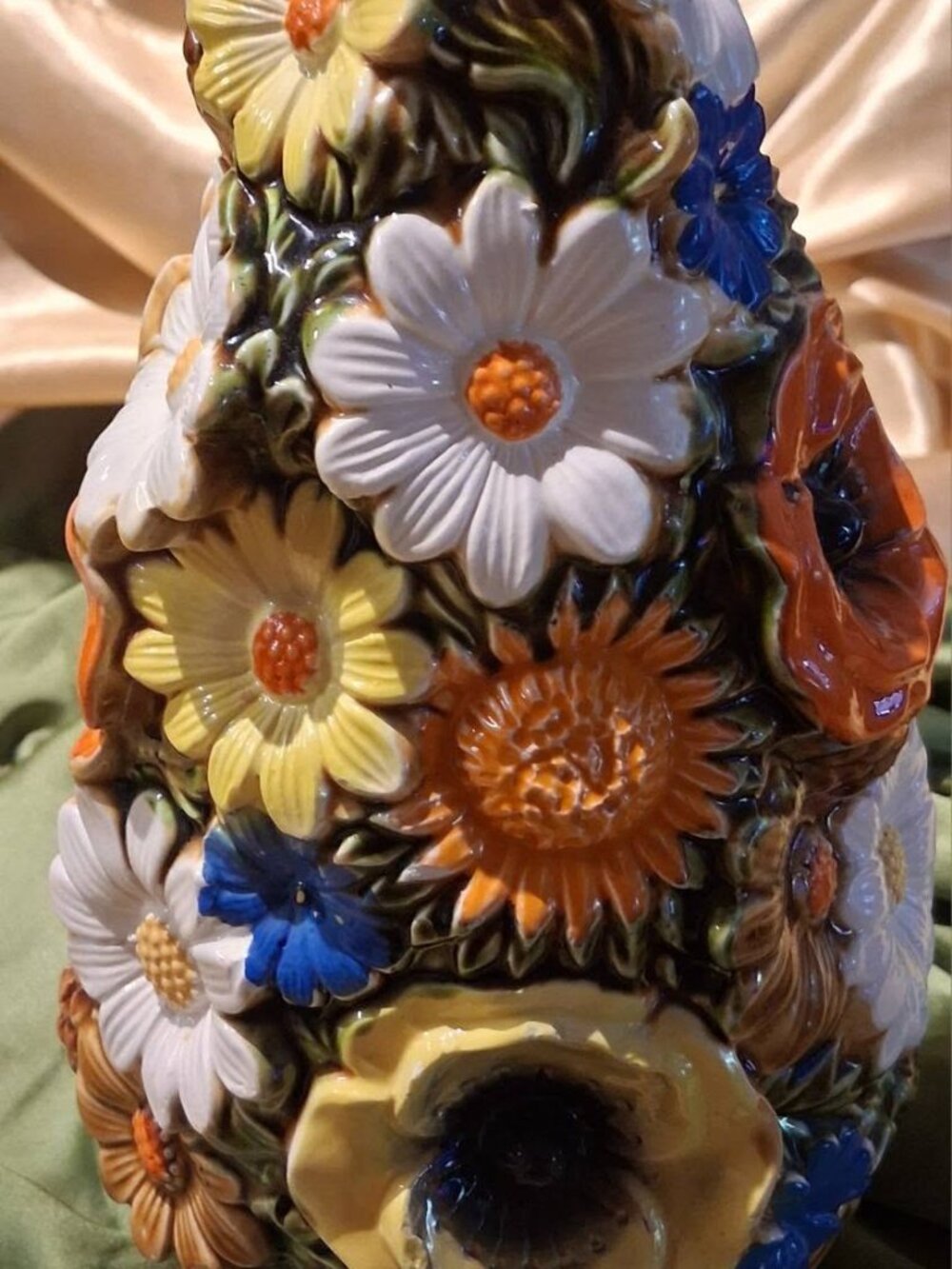 Vintage Inarco ceramic flower pyramid topiary cone featuring high-relief daisies